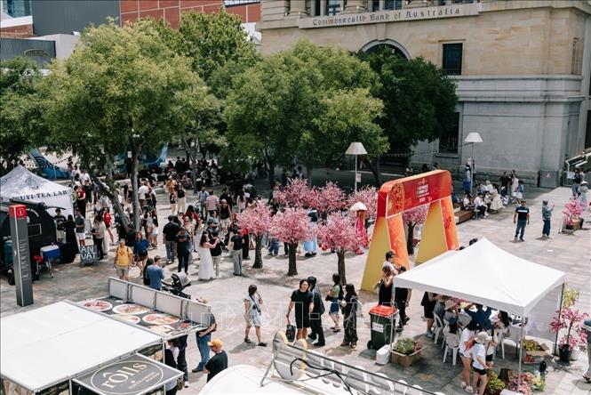 Xuân Quê hương 2025 tại thành phố Perth đưa cộng đồng người Việt xích lại gần nhau và gắn bó với đất nước Việt Nam hơn. Ảnh: Thanh Tú - PV TTXVN tại Australia