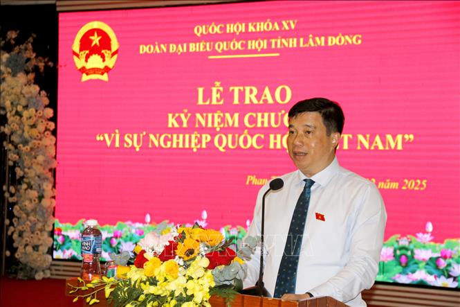 Đồng chí Y Thanh Hà Niê Kđăm, Bí thư Tỉnh ủy Lâm Đồng, Trưởng đoàn Đại biểu Quốc hội phát biểu. Ảnh: Nguyễn Thanh - TTXVN