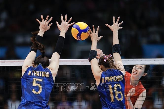 Thua kịch tính trước chủ nhà Thái Lan, đội tuyển bóng chuyền nữ Việt Nam giành HCB tại SEA Games 33. Ảnh: Minh Quyết - PV TTXVN tại Thái Lan