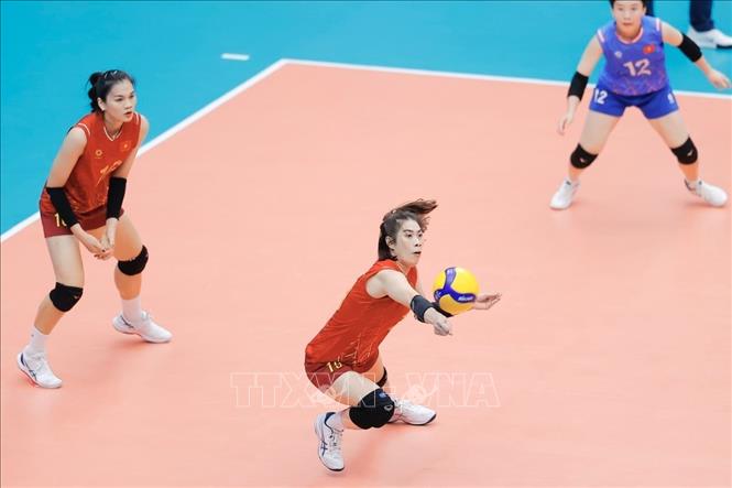 Thua kịch tính trước chủ nhà Thái Lan, đội tuyển bóng chuyền nữ Việt Nam giành HCB tại SEA Games 33. Ảnh: Minh Quyết - PV TTXVN tại Thái Lan