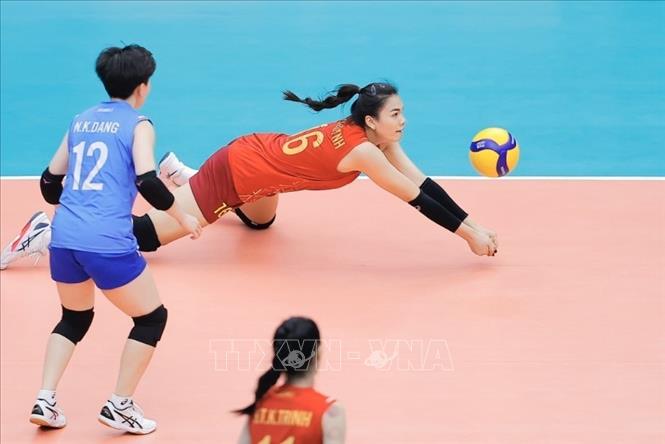 Thua kịch tính trước chủ nhà Thái Lan, đội tuyển bóng chuyền nữ Việt Nam giành HCB tại SEA Games 33. Ảnh: Minh Quyết - PV TTXVN tại Thái Lan