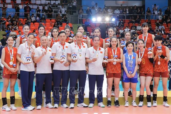 Đội tuyển bóng chuyền nữ Việt Nam giành HCB tại SEA Games 33. Ảnh: Minh Quyết - PV TTXVN tại Thái Lan