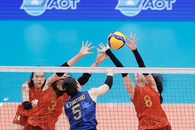 Thua kịch tính trước chủ nhà Thái Lan, đội tuyển bóng chuyền nữ Việt Nam giành HCB tại SEA Games 33. Ảnh: Minh Quyết - PV TTXVN tại Thái Lan