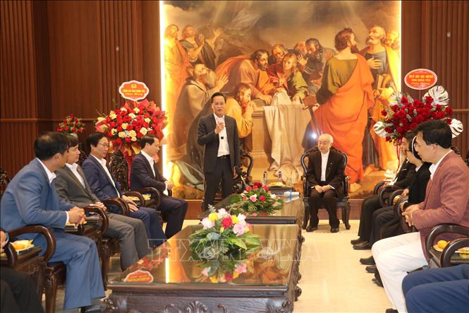 Bí thư Tỉnh ủy Hưng Yên Nguyễn Hữu Nghĩa phát biểu chúc mừng Giáo xứ Cao Mại nhân dịp lễ Giáng sinh 2025. Ảnh: Mạnh Khánh - TTXVN