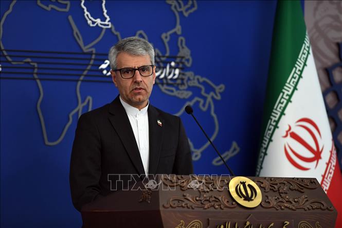 Người phát ngôn Bộ Ngoại giao Iran Esmaeil Baghaei tại cuộc họp báo ở Tehran. Ảnh: THX/TTXVN