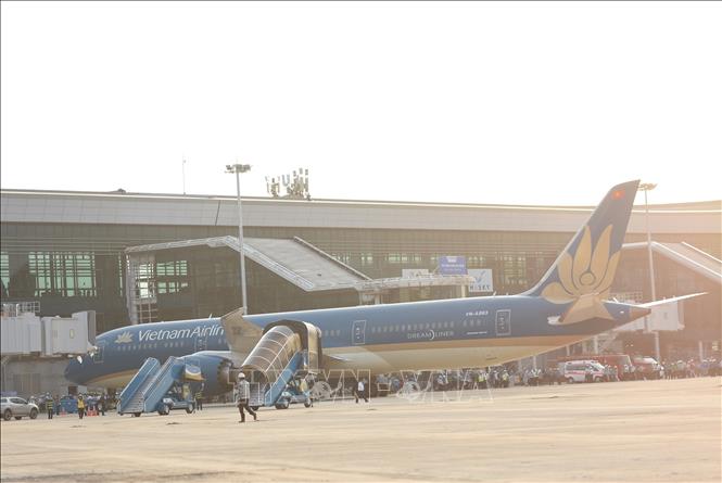 Máy bay Boeing 787 đỗ trên sân đỗ sân bay Long Thành. Ảnh: Công Phong - TTXVN