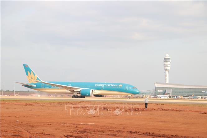 A Boeing 787 from Tan Son Nhat International Airport in Ho Chi Minh City touches down at Long Thanh International Airport in Dong Nai province. VNA Photo: Công Phong