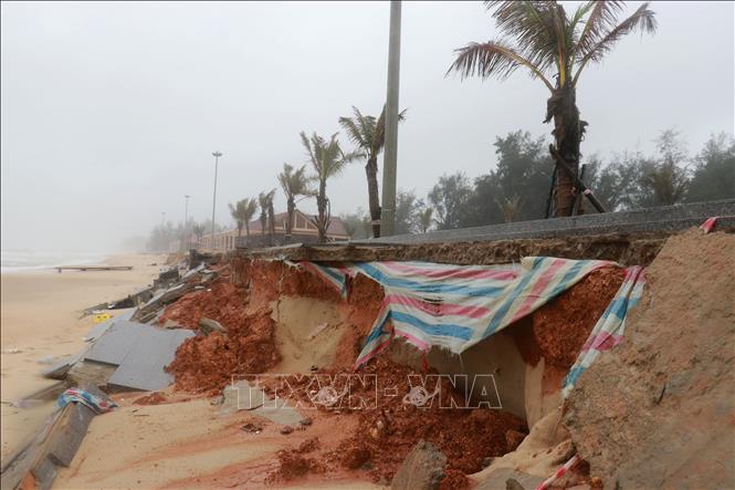 Bãi tắm cộng đồng Trung Giang được đưa vào sử dụng từ tháng 3/2025, được UBND xã Bến Hải tiếp nhận quản lý từ tháng 10/2025, hiện đã bị hư hại nghiêm trọng. Ảnh: Tường Vi - TTXVN
