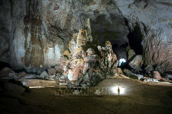Inside Son Doong cave. VNA/Photo by courtesy