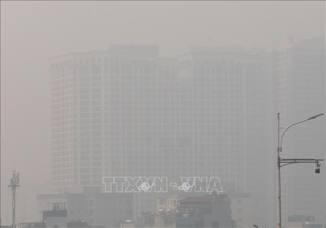 Bầu không khi ngột ngạt, khó chịu gây ảnh hưởng đến sức khoẻ của người dân. Ảnh: Phan Phương - TTXVN