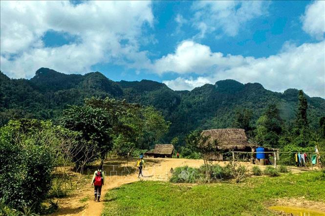 Doong hamlet of Bru-Van Kieu ethnic minority group is the first destination of Son Dong Cave tours. VNA/Photo by courtesy