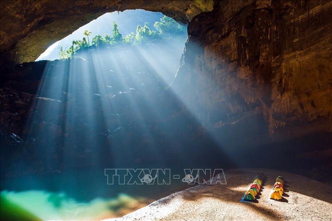 Inside En Cave, which is considered as the third largest cave in the world after Son Doong Cave (Viet Nam) and Deer Cave (Malaysia) and recognized as World Natural Heritage by UNESCO. VNA/Photo by courtesy