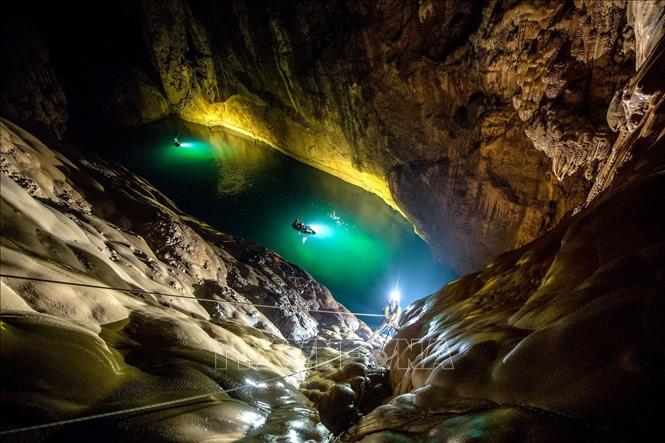 Tourists explore Son Dong Cave. VNA/Photo by courtesy