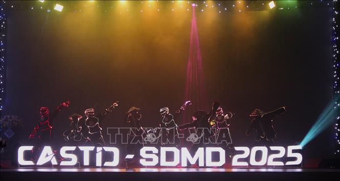 Tiết mục văn nghệ tại lễ khai mạc. Ảnh: Nguyễn Hằng - TTXVN