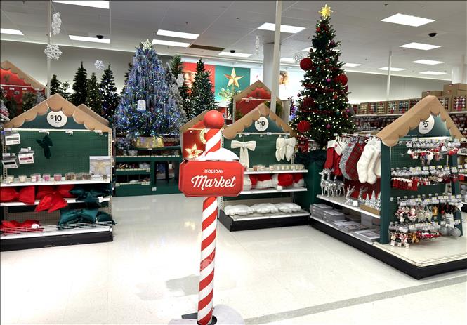 Khu bán đồ trang trí Giáng sinh tại một trung tâm thương mại ở bang Maryland. Ảnh: Ngọc Quang - PV TTXVN tại Mỹ 