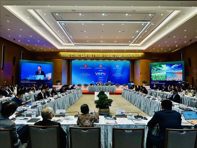 Quang cảnh Phiên chuyên đề 2 về Kinh tế tuần hoàn với chủ đề 