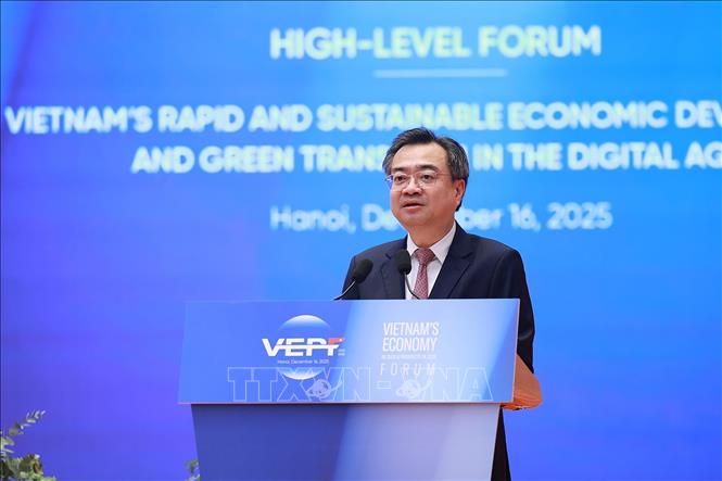Trưởng Ban Chính sách, chiến lược Trung ương Nguyễn Thanh Nghị khai mạc Diễn đàn Kinh tế Việt Nam 2025, triển vọng 2026. Ảnh: Dương Giang-TTXVN 
