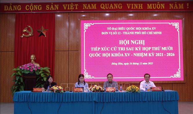 Đoàn ĐBQH Thành phố Hồ Chí Minh tiếp xúc cử tri phường Đông Hòa, Thành phố Hồ Chí Minh. Ảnh: Huyền Trang - TTXVN