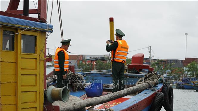 Bộ đội biên phòng Gia Lai kiểm tra tàu cá 