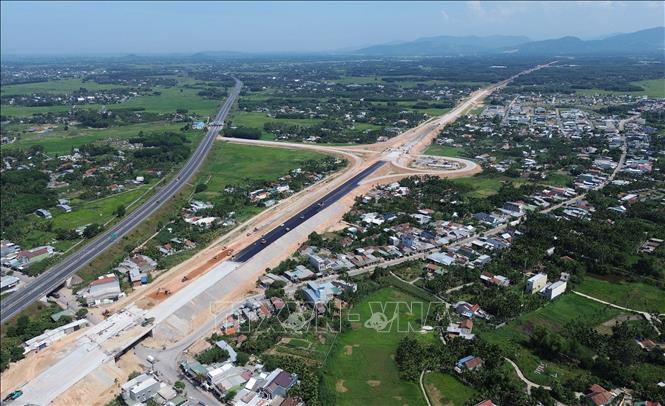 Cao tốc Quảng Ngãi - Hoài Nhơn sẵn sàng thông xe kỹ thuật trong dịp 19/12 tới đây. Ảnh: Quốc Khánh - TTXVN