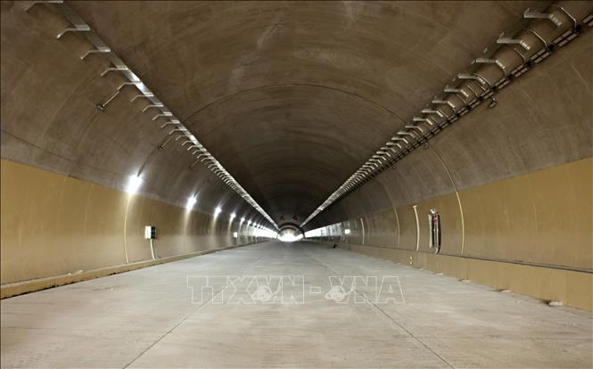Hầm đường bộ số 1 trên tuyến cao tốc Quảng Ngãi - Hoài Nhơn đã hoàn thành. Ảnh: Quốc Khánh - TTXVN