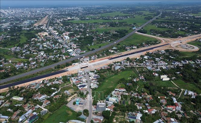 Dự án hoàn thành sẽ rút ngắn thời gian di chuyển từ Quảng Ngãi đến Gia Lai, giảm tải về áp lực giao thông cho Quốc lộ 1. Ảnh: Quốc Khánh - TTXVN