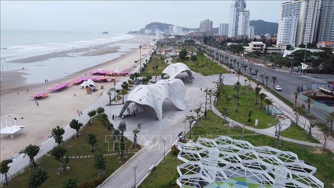 Một góc công viên Thùy Vân, với các trạm dịch vụ công cộng với các hình dáng ngộ nghĩnh. Ảnh: Huỳnh Sơn - TTXVN