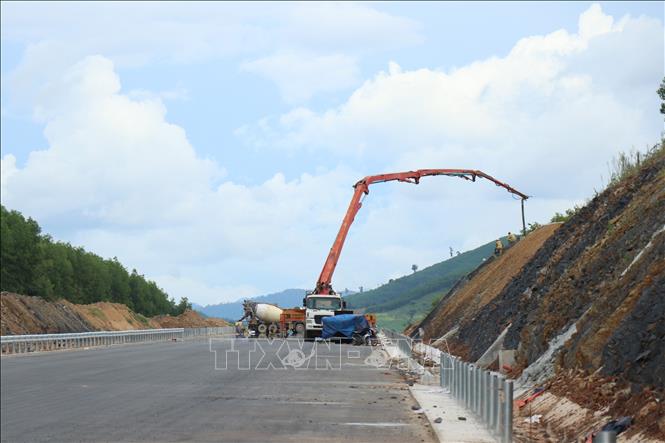 Dự án thành phần 3, cao tốc Khánh Hòa – Buôn Ma Thuột dự kiến thông xe kỹ thuật vào cuối năm 2025. Ảnh: Tuấn Anh - TTXVN