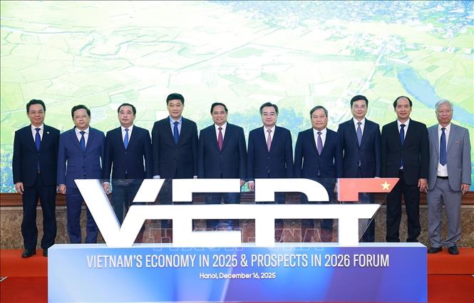 PM Pham Minh Chinh and other delegates at the forum. VNA Photo: Dương Giang