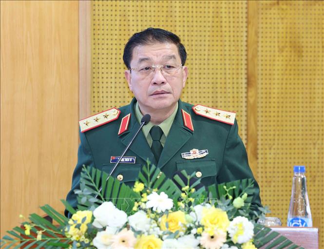 Đồng chí Trương Thiên Tô, Phó Chủ nhiệm Tổng Cục Chính trị Quân đội nhân dân Việt Nam tham luận tại hội nghị. Ảnh: Phương Hoa - TTXVN
