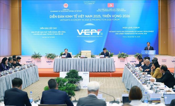 Thủ tướng Phạm Minh Chính phát biểu tại Diễn đàn Kinh tế Việt Nam 2025, triển vọng 2026. Ảnh: Dương Giang-TTXVN
