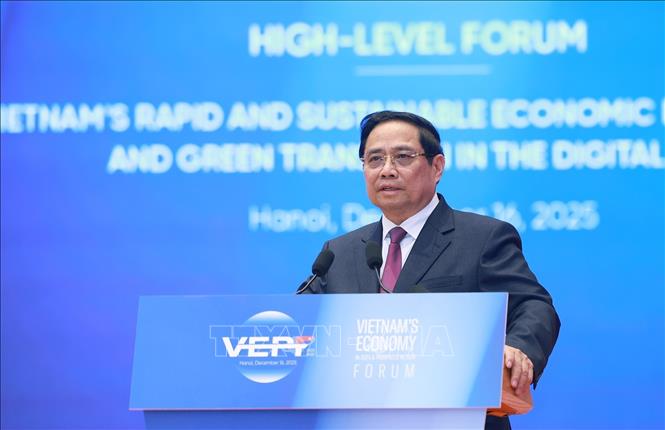 Thủ tướng Phạm Minh Chính phát biểu tại Diễn đàn Kinh tế Việt Nam 2025, triển vọng 2026. Ảnh: Dương Giang-TTXVN
