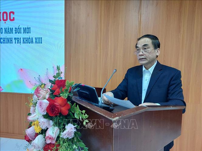 Giáo sư, Tiến sĩ Vũ Văn Phúc, nguyên Tổng Biên tập Tạp chí Cộng sản phát biểu tại hội thảo. Ảnh: Quyết Chiến - TTXVN