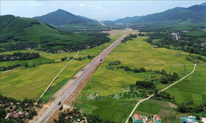 Dự án Hoài Nhơn - Quy Nhơn (tỉnh Gia Lai), là một trong những dự án thành phần của dụ án cao tốc Bắc-Nam, thuộc Dự án xây dựng công trình đường bộ cao tốc trên tuyến Bắc - Nam phía đông, giai đoạn 2021 -2025. Ảnh: Quốc Khánh - TTXVN