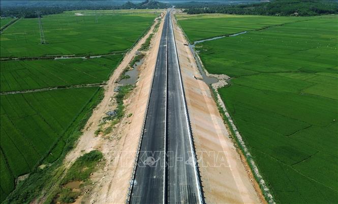 Dự án cao tốc Hoài Nhơn - Quy Nhơn về đích đúng hẹn sau gần 3 năm thi công khẩn trương. Ảnh: Quốc Khánh - TTXVN