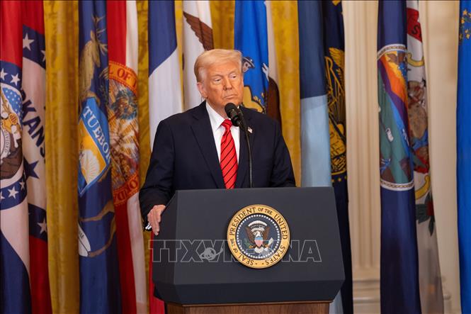 Tổng thống Mỹ Donald Trump phát biểu tại Nhà Trắng, Washington D.C. Ảnh: THX/TTXVN