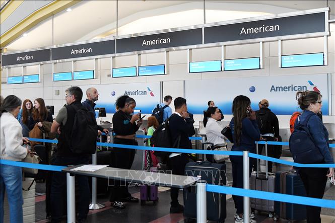 (Tư liệu) Hành khách tại sân bay Ronald Reagan Washington ở Arlington, Virginia, Mỹ. Ảnh: THX/TTXVN