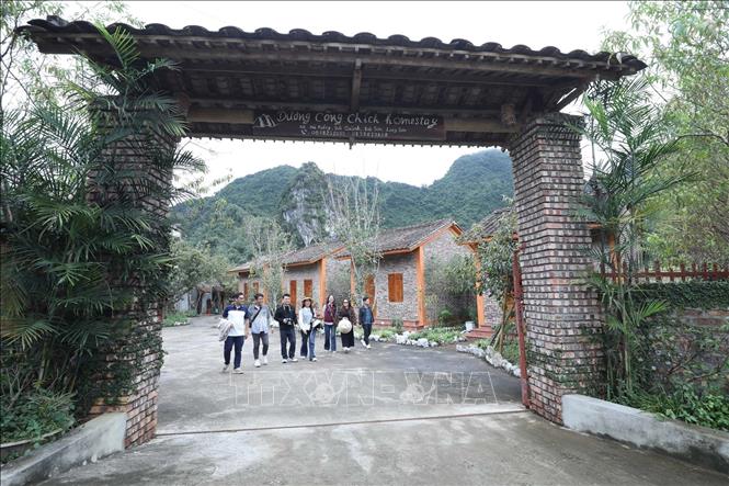 Du khách đến Homestay Dương Công Chích ở xã Bắc Sơn, tỉnh Lạng Sơn. Ảnh: Anh Tuấn – TTXVN
