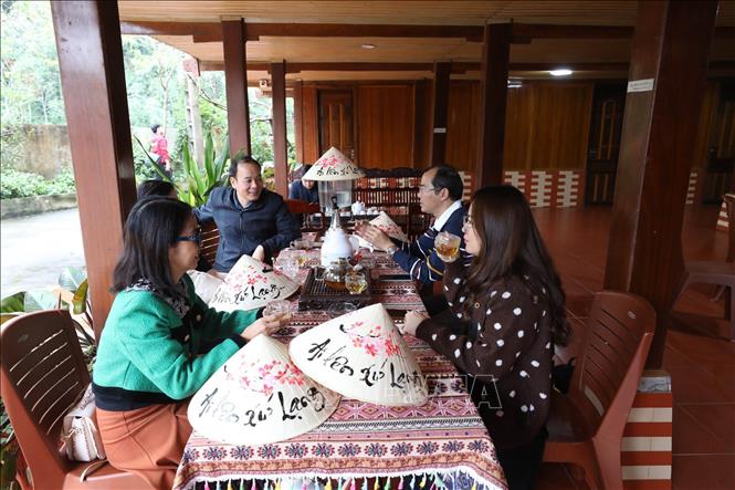 Du khách nghỉ dưỡng tại Homestay Dương Công Chích ở xã Bắc Sơn, tỉnh Lạng Sơn. Ảnh: Anh Tuấn – TTXVN