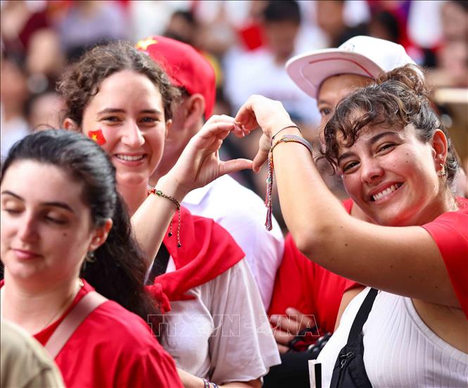 Năm 2025, du lịch Việt dự kiến đạt khoảng 21 triệu lượt khách, vượt xa mức 18 triệu lượt của năm 2019 - thời điểm trước đại dịch. Ảnh: Thanh Tùng -  TTXVN 