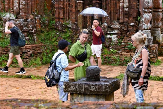 Trong 11 tháng đầu năm 2025, tổng số khách quốc tế đến Việt Nam đạt trên 19,1 triệu lượt, tăng 20,9% so với cùng kỳ năm trước, đây là con số cao kỷ lục từ trước đến nay. Ảnh: Thanh Tùng -  TTXVN 