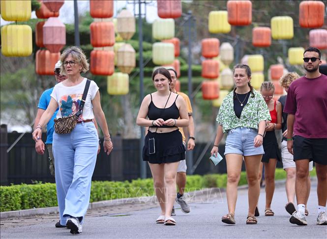 Năm 2025, du lịch Việt dự kiến đạt khoảng 21 triệu lượt khách, vượt xa mức 18 triệu lượt của năm 2019 - thời điểm trước đại dịch. Ảnh: Thanh Tùng -  TTXVN 
