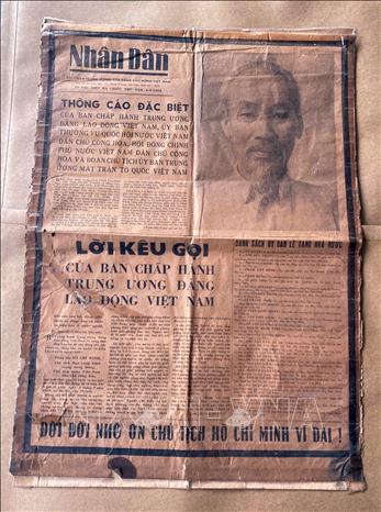 Các hiện vật có giá trị lịch sử được tiếp nhận tại buổi tổng kết. Ảnh: Trần Lê Lâm - TTXVN 