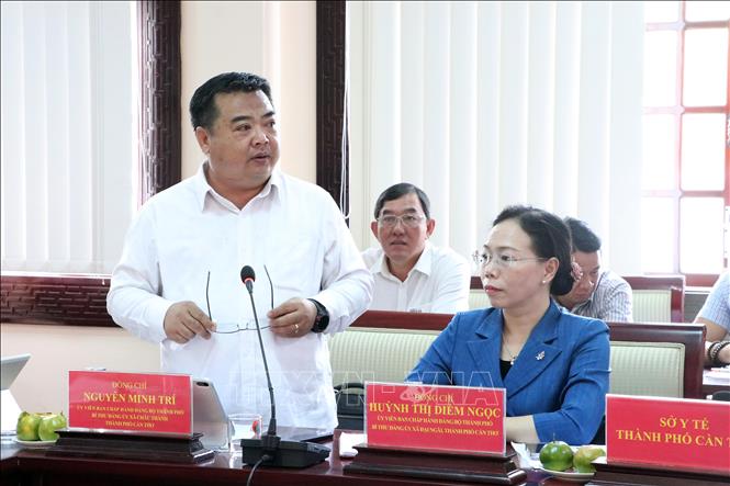 Ông Nguyễn Minh Trí, Bí thư Đảng ủy xã Châu Thành phát biểu tại buổi làm việc. Ảnh: Trung Kiên - TTXVN