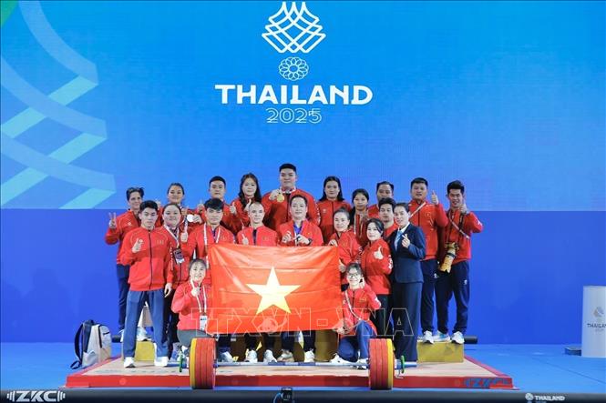 Đội tuyển cử tạ Việt Nam. Ảnh: Minh Quyết - PV TTXVN tại Thái Lan