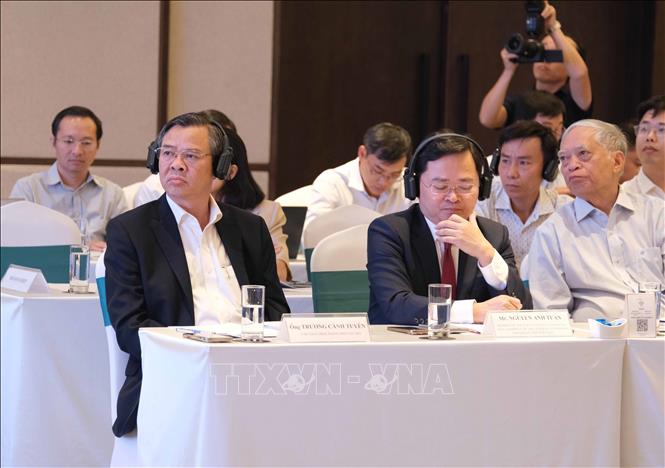 Các đại biểu dự Hội nghị công bố báo cáo với chủ đề “Ở lại hay di cư: Cuộc sống vùng Đồng bằng sông Cửu Long ở Việt Nam” của Ngân hàng Thế giới. Ảnh: Thanh Liêm - TTXVN