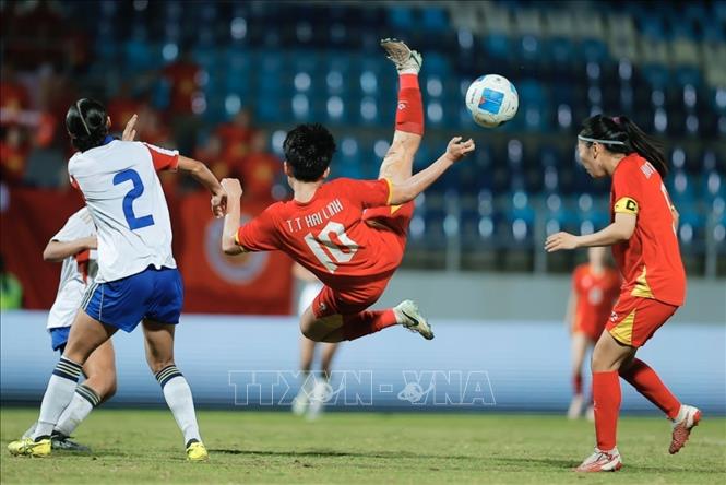 Nỗ lực dứt điểm của cầu thủ Hải Linh trong trận đấu. Ảnh: Minh Quyết - PV TTXVN tại Thái Lan