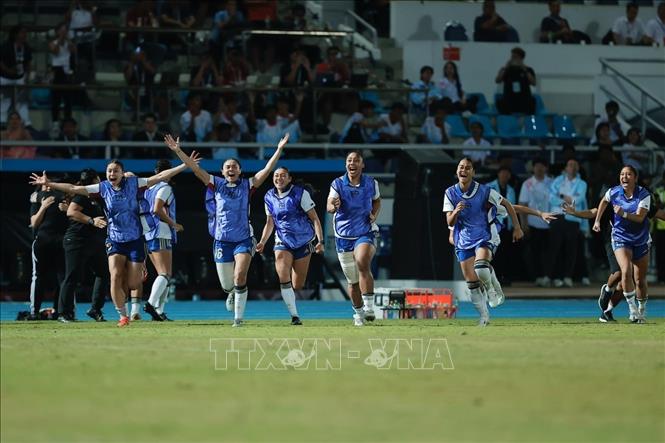 Tuyển nữ Philippines lần đầu tiên làm nên lịch sử khi giành HCV môn Bóng đá nữ tại SEA Games 33. Ảnh: Minh Quyết - PV TTXVN tại Thái Lan
