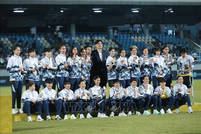 Thắng tuyển Indonesia, tuyển nữ Thái Lan nhận HCĐ môn Bóng đá nữ SEA Games 33. Ảnh: Minh Quyết - PV TTXVN tại Thái Lan
