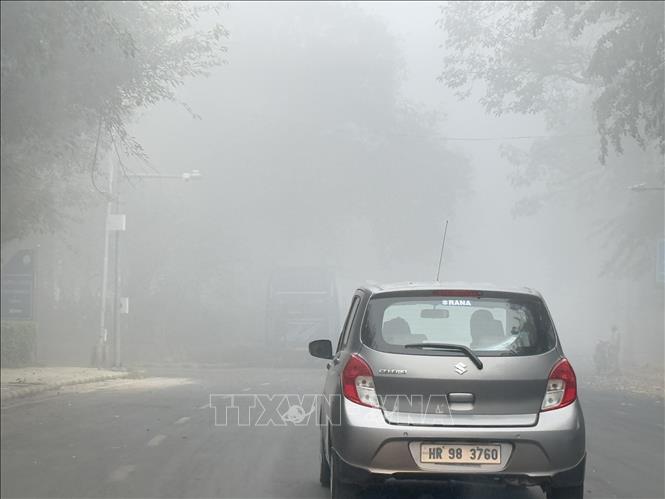 Ô nhiễm không khí vào buổi sáng ở thủ đô New Delhi, Ấn Độ.  Ảnh: Ngọc Thúy - P/v TTXVN tại Ấn Độ